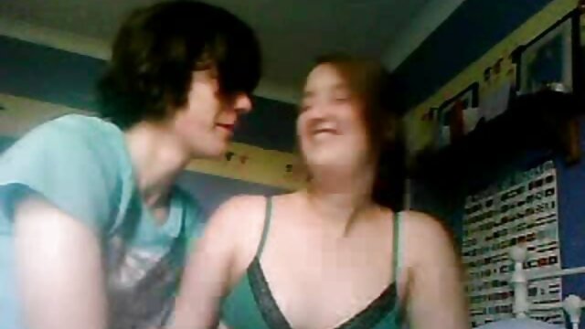 XXX sin registro  Adolescente gordita videos xxx argentina casero estirando su coño para un consolador grande